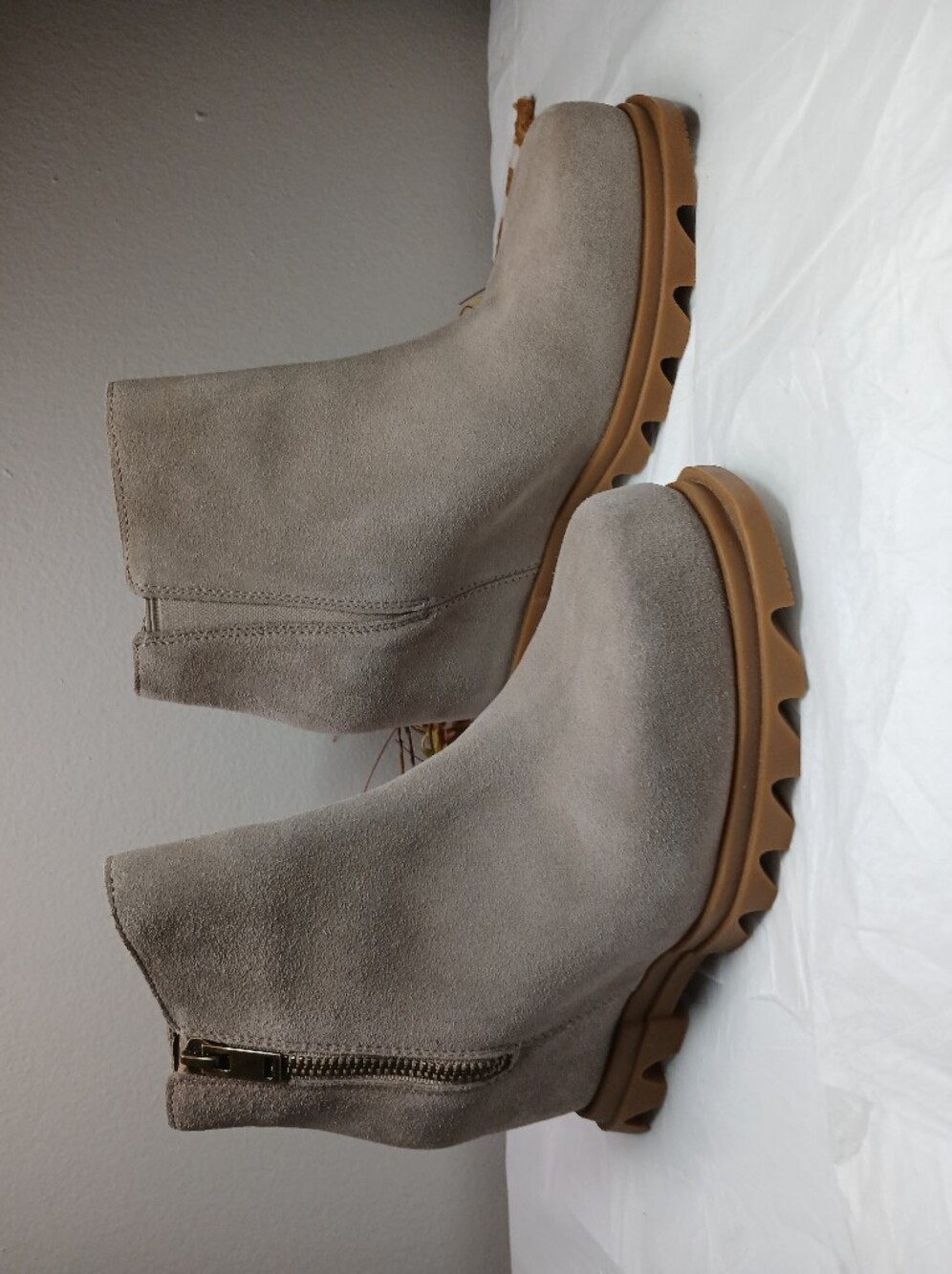 Sorel Taupe Suede Wedge Ankle Boots with Tan Lug Sole Womens Sz 8 *Barely Worn*